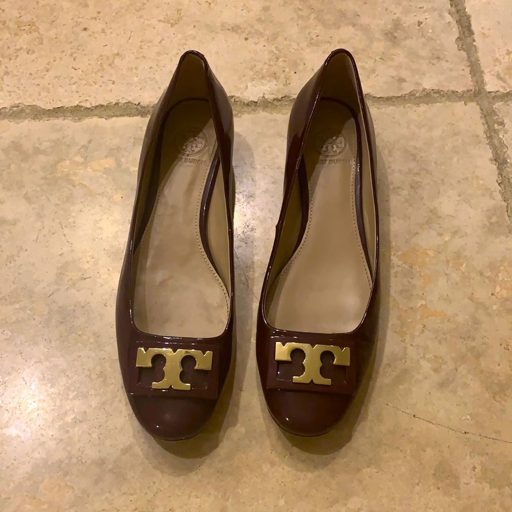 Tory Burch burgendy patent heels low